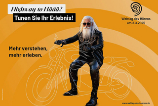 Der Welttag des Hörens wirbt für regelmäßige Hörtests Motorradfahrer mit weißen Haaren und Bart auf Maschine
